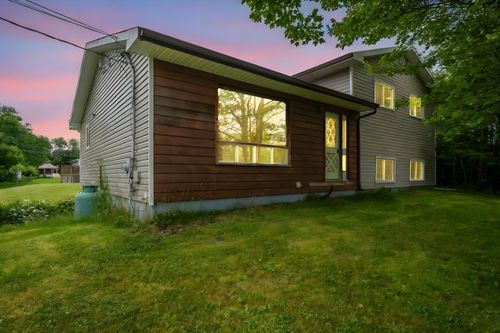 4 Melinda Ave, East Lawrencetown, NS, B2Z1N8 | Card Image