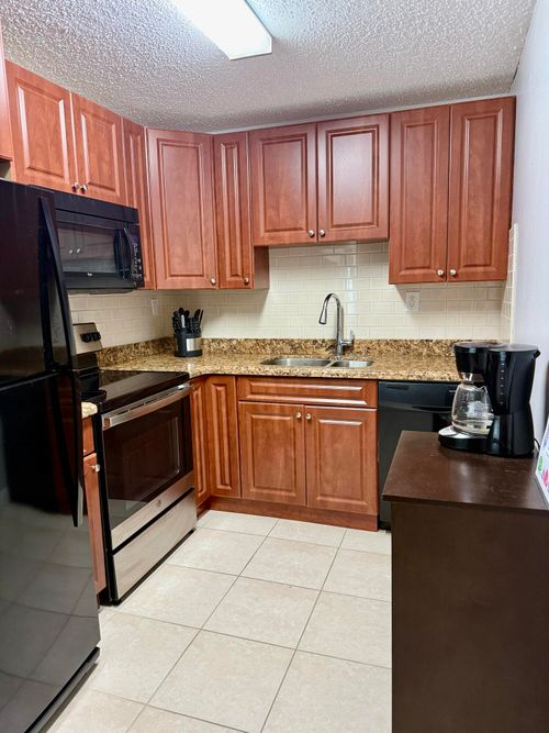 405-405 Meadows Cir, Boynton Beach, FL, 33436-8924 | Card Image
