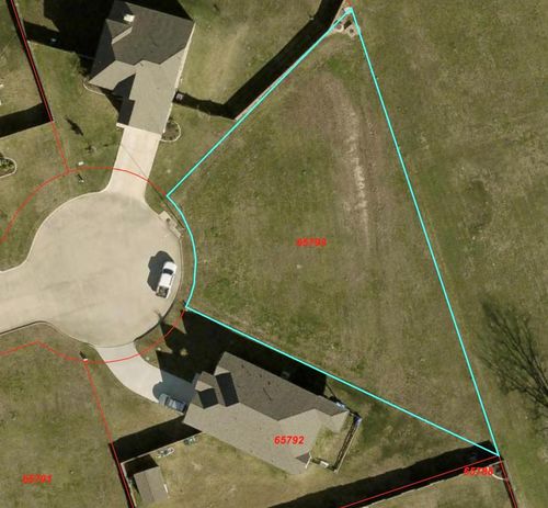 1701 Twin Oaks Cir, Brenham, TX, 77833-2628 | Card Image