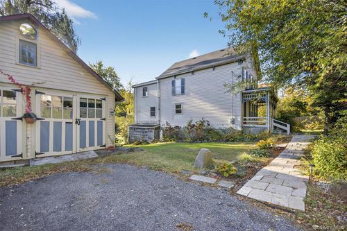 243 Whiteport Rd, Kingston, NY, 12401-8667 | Card Image