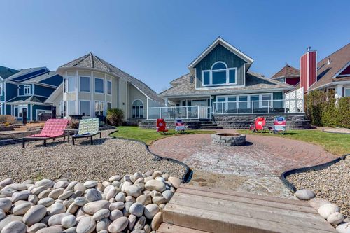 384 Marina Bay Pl, Sylvan Lake, AB, T4S1E9 | Card Image