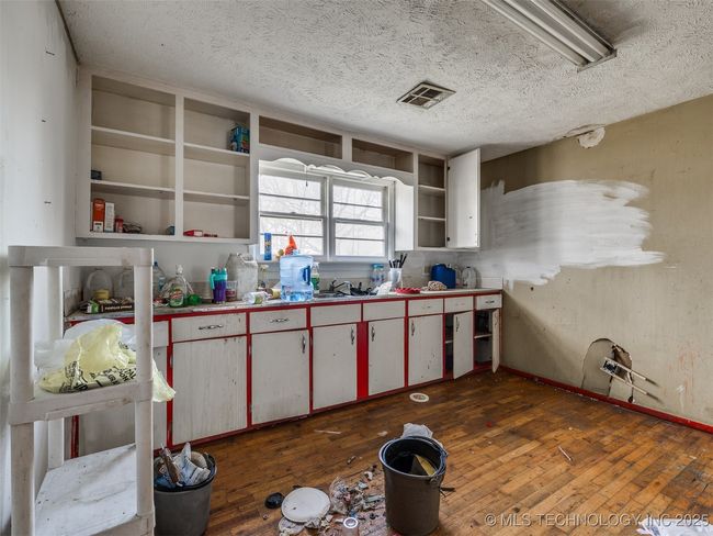 102 N Hayden St, House other with 3 bedrooms, 1 bathrooms and null parking in Chouteau OK | Image 9
