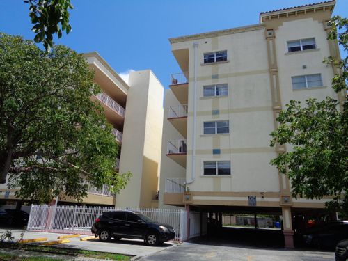e9-2008 Jackson St, Hollywood, FL, 33020-5060 | Card Image