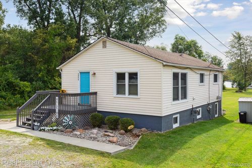 2845 School Lake Dr, Brighton, MI, 48114-8638 | Card Image