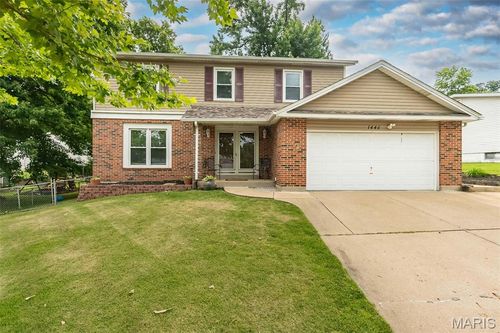 1440 Glenlea Dr, Maryland Heights, MO, 63043-2871 | Card Image