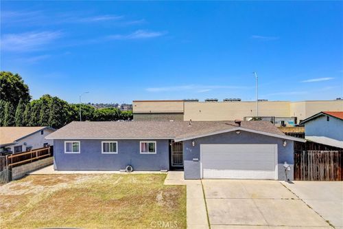 910 Saint George Ct, Spring Valley, CA, 91977-4826 | Card Image