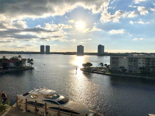 apt-712-1000 W Island Blvd, Aventura, FL, 33160-4941 | Card Image
