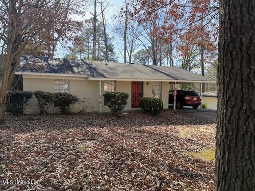 223 Champion Hill Dr, Jackson, MS, 39212-3016 | Card Image