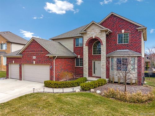 50692 Pinnacle Woods Ln, Macomb, MI, 48042-5535 | Card Image