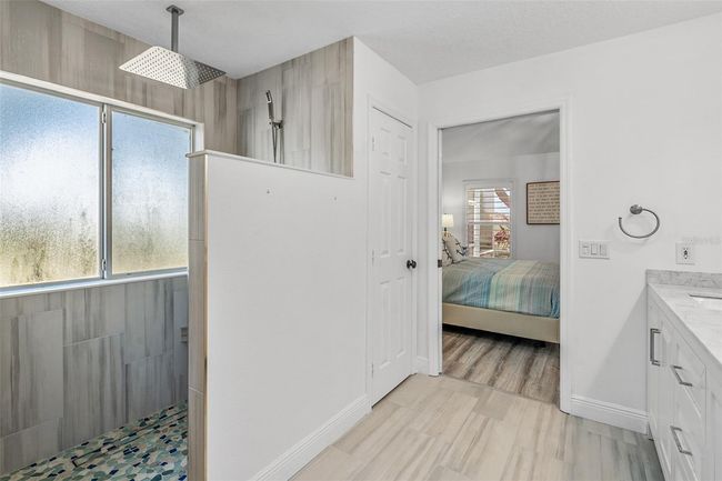 Ensuite Bathroom | Image 19