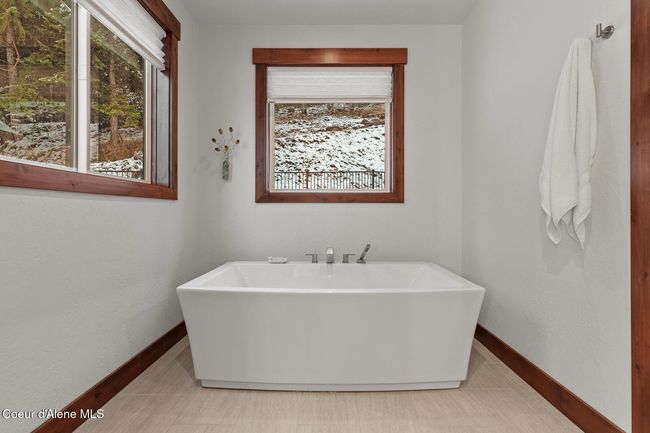 665 W Harbor View Dr, House other with 3 bedrooms, 4 bathrooms and null parking in Coeur D Alene ID | Image 17