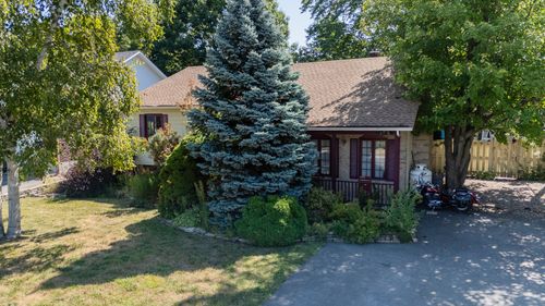 {{alt}} | Card Image