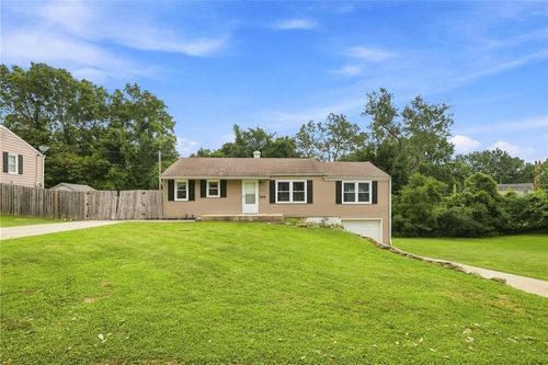 1711 N Hocker Ave, Independence, MO, 64050-1932 | Card Image