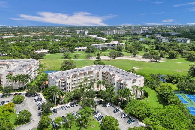 APT-501 - 3500 Oaks Clubhouse Dr, Condo with 3 bedrooms, 2 bathrooms and null parking in Pompano Beach FL | Image 68