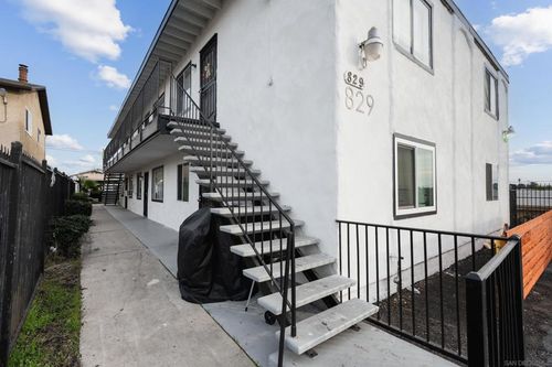 829 Grand Ave, Spring Valley, CA, 91977-4951 | Card Image