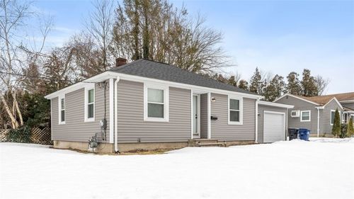 6 Seneca St, Warwick, RI, 02886-1019 | Card Image