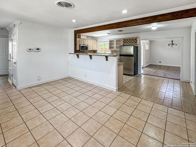 5102 Crown Ln, House other with 3 bedrooms, 2 bathrooms and null parking in Kirby TX | Image 4