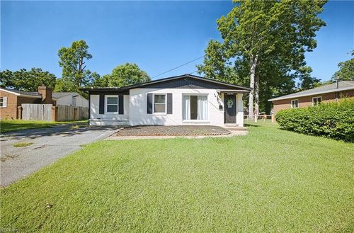 121 Delmar Ln, Newport News, VA, 23602-4108 | Card Image