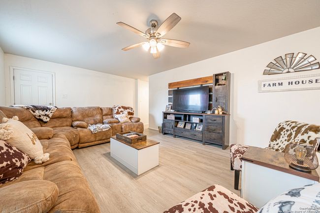 14616 Stable Spgs, House other with 4 bedrooms, 2 bathrooms and null parking in Elmendorf TX | Image 10