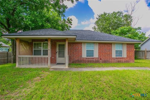 615 9th Ave, Belton, TX, 76513-2729 | Card Image