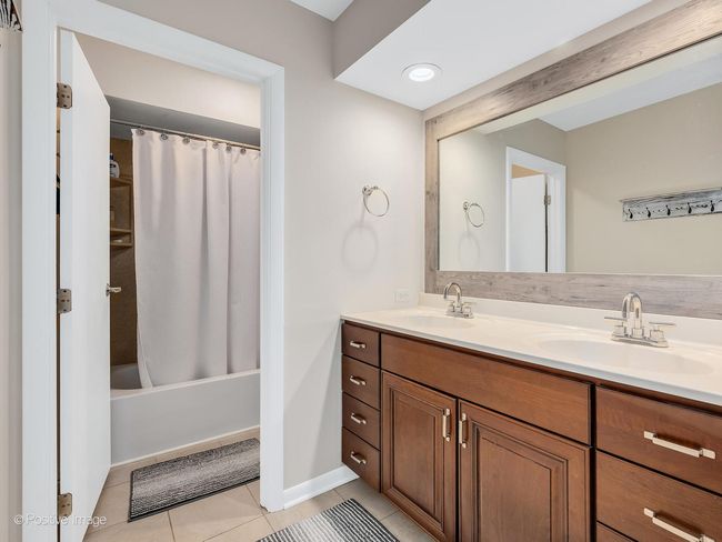 7 Kane Ct, Townhouse with 2 bedrooms, 4 bathrooms and 2 parking in Willowbrook IL | Image 12