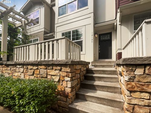 12124 Se High Creek Rd, Happy Valley, OR, 97086-4725 | Card Image