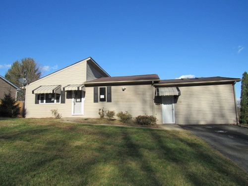 25 Tami Dr, Greensburg, PA, 15601-3962 | Card Image