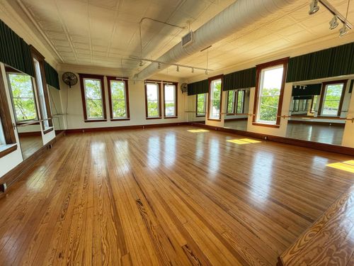 19 E Waterloo St, Canal Winchester, OH, 43110-1137 | Card Image