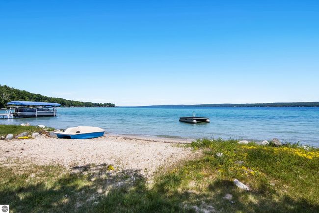 3485 N West Torch Lake Dr, House other with 5 bedrooms, 4 bathrooms and null parking in Kewadin MI | Image 9