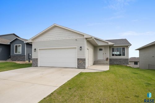 1709 E 71st St N, Sioux Falls, SD, 57104-9217 | Card Image