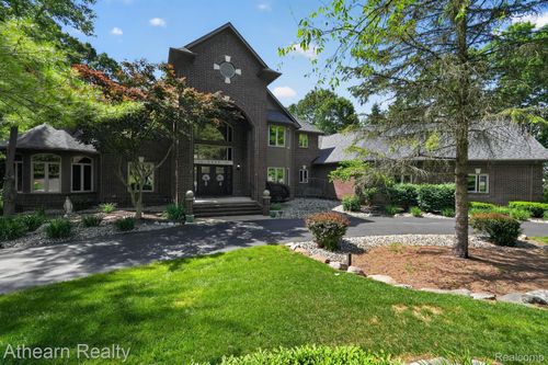 5326 Lake Forest Blvd, Brighton, MI, 48116-4707 | Card Image