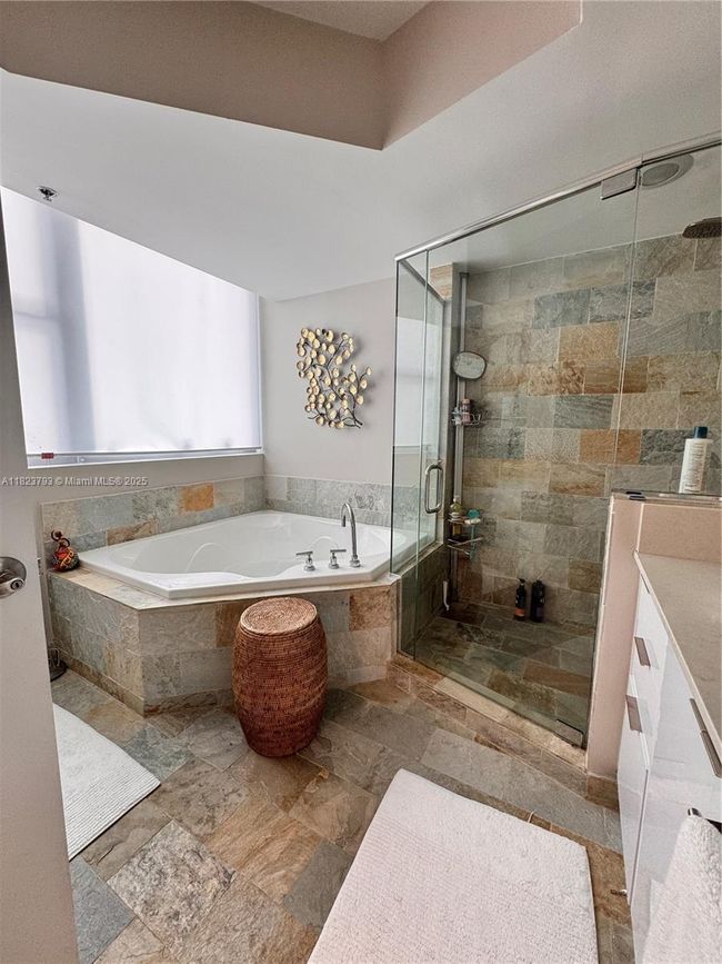 APT-908S - 2681 N Flamingo Rd, Condo with 3 bedrooms, 3 bathrooms and null parking in Sunrise FL | Image 20