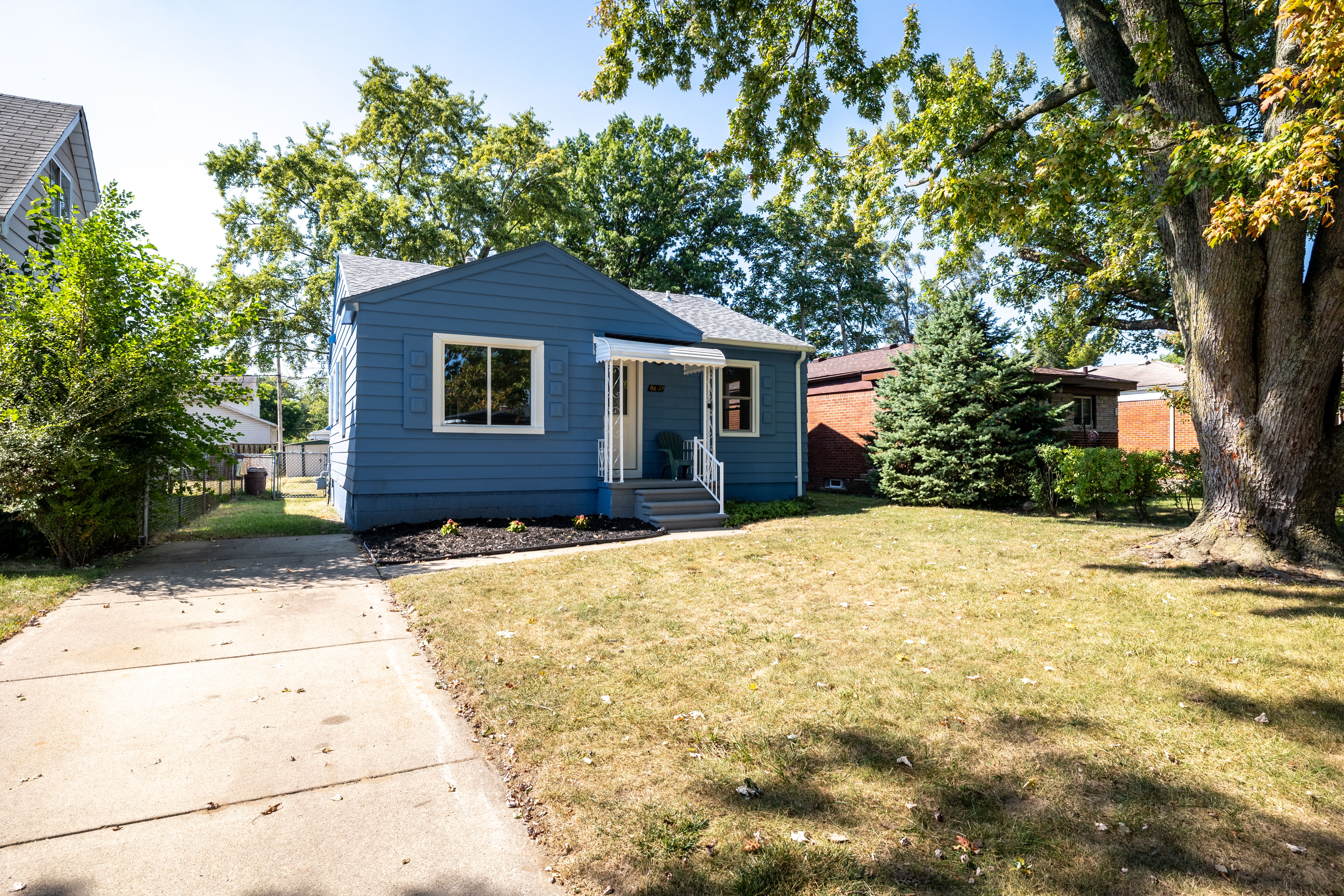 Robindale Ave, Dearborn Heights, MI 48127