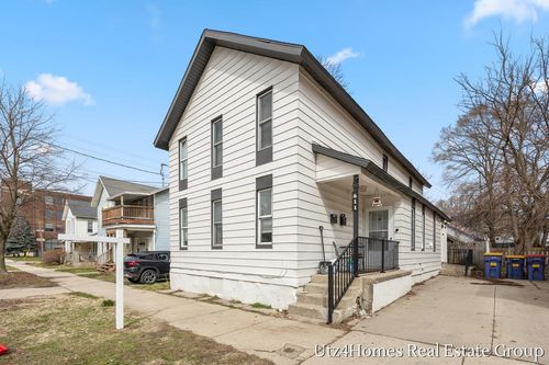 411 7th St Nw, Grand Rapids, MI, 49504-4401 | Card Image