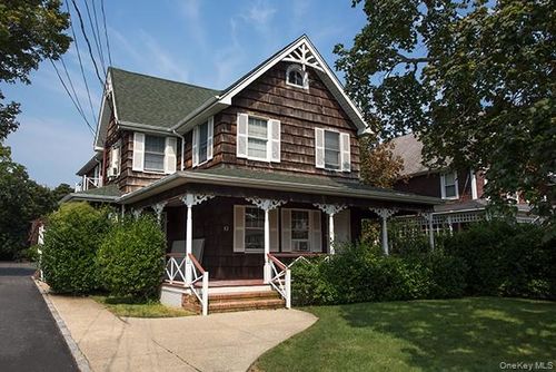 01-82 Park Ave, Babylon, NY, 11702-1709 | Card Image