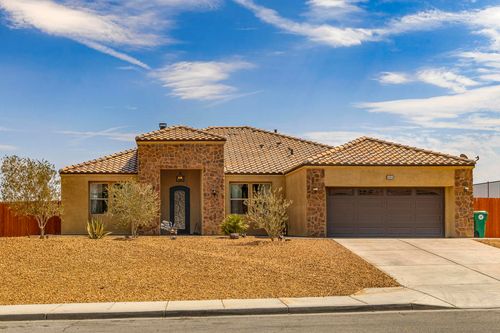 8680 Monument View Dr, Yucca Valley, CA, 92284 | Card Image