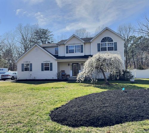 29 Terra Pines Gate, Yaphank, NY, 11980-1808 | Card Image