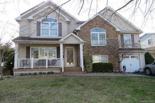 182 Siegel Blvd, Babylon, NY, 11702-1800 | Card Image