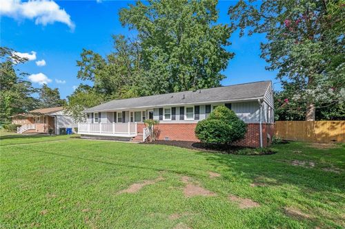5 Fairway Ln, Newport News, VA, 23606-2842 | Card Image