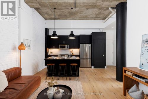 105-901 Queen St W, Toronto, ON, M6J3X4 | Card Image