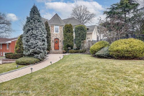 215 Lawrence Ave, Staten Island, NY, 10310-3050 | Card Image