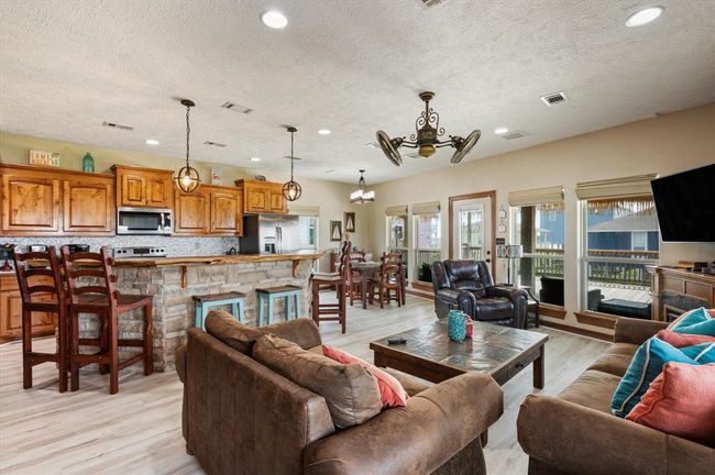 2757 Gulfview Ln, House other with 3 bedrooms, 3 bathrooms and 1 parking in Crystal Beach TX | Image 13