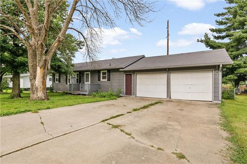 2700 Meadowlark Ln, Trenton, MO, 64683-1124 | Card Image