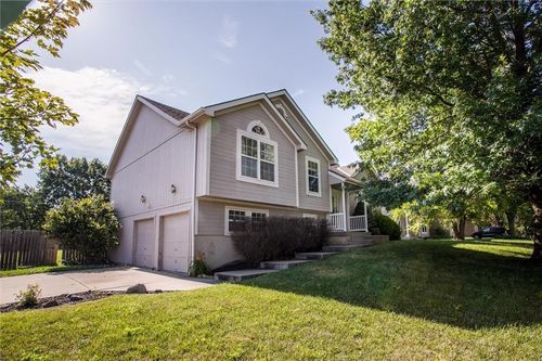 5323 Kenton St, Shawnee, KS, 66226-7801 | Card Image
