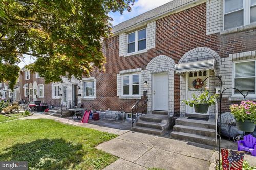 1072 Tremont Dr, GLENOLDEN, PA, 19036-1521 | Card Image
