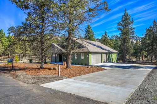 893712-1205 Vine Maple Dr, Klamath Falls, OR, 97601-8745 | Card Image