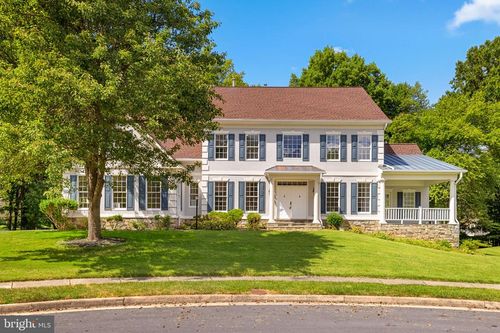 9434 Vernon Dr, Great Falls, VA, 22066-2227 | Card Image