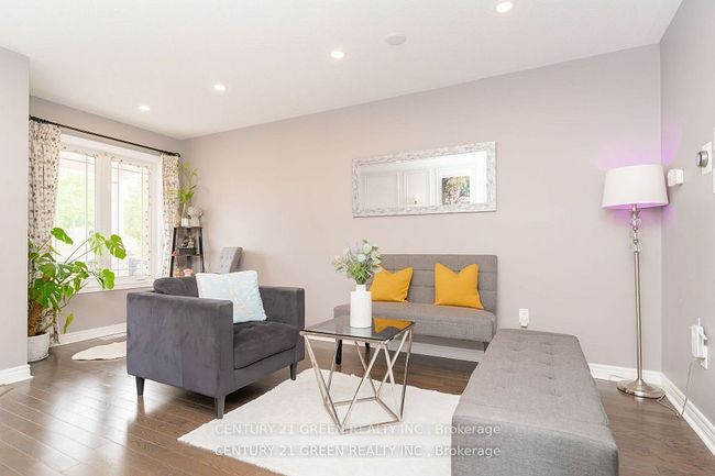 94 Snowling Dr, House attached with 6 bedrooms, 4 bathrooms and 2 parking in Ajax ON | Image 6