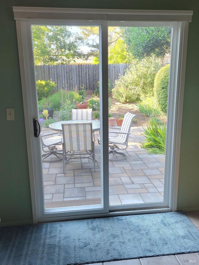 123 Old Oak Ln, House other with 2 bedrooms, 2 bathrooms and 4 parking in Santa Rosa CA | Image 10