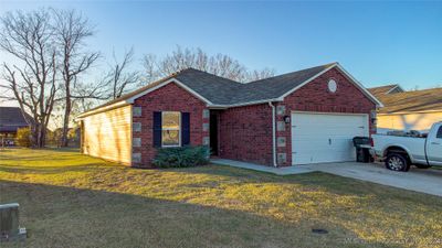 14220 N 73rd East Avenue, House other with 3 bedrooms, 2 bathrooms and null parking in Collinsville OK | Image 1